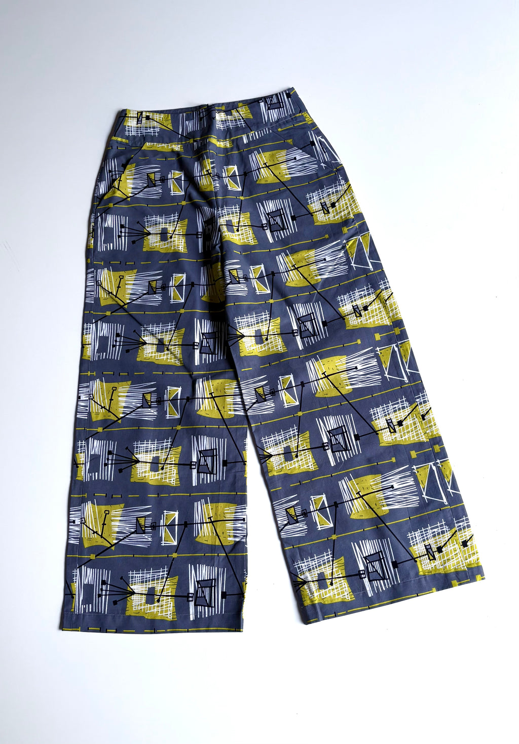 Urban Geometry – High-Waisted Wide-Leg Pants