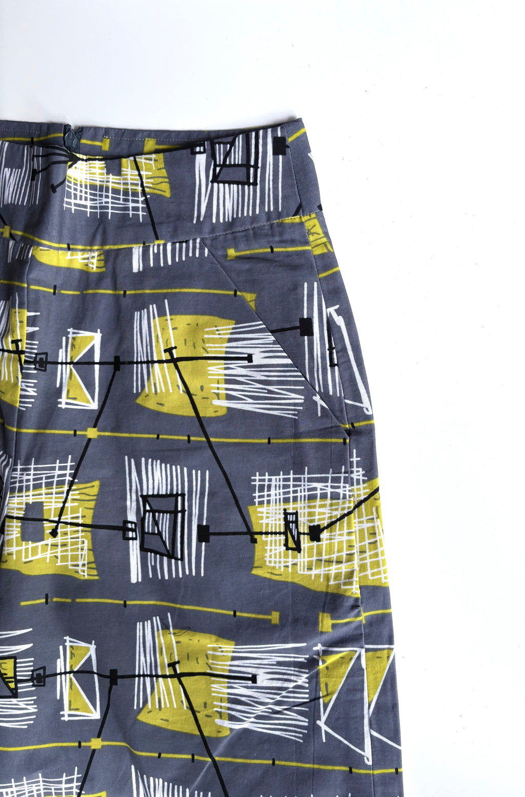 Urban Geometry – High-Waisted Wide-Leg Pants