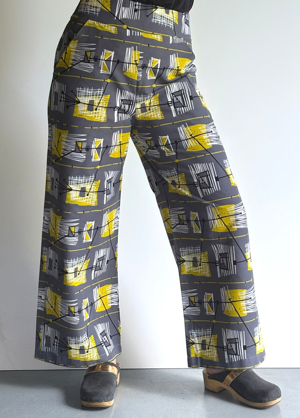 Urban Geometry – High-Waisted Wide-Leg Pants