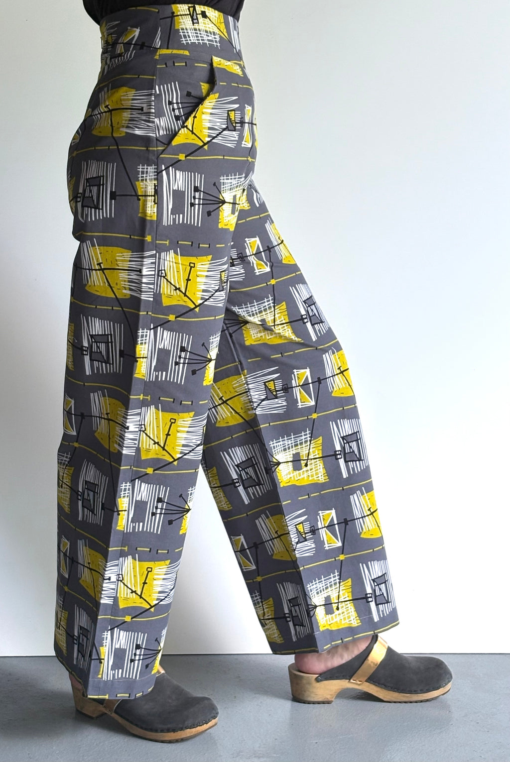 Urban Geometry – High-Waisted Wide-Leg Pants